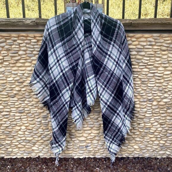 New! Wander Agio Black/White/Sage Green Plaid Triangle Scarf/Shawl/Wrap One Size - Picture 5 of 7
